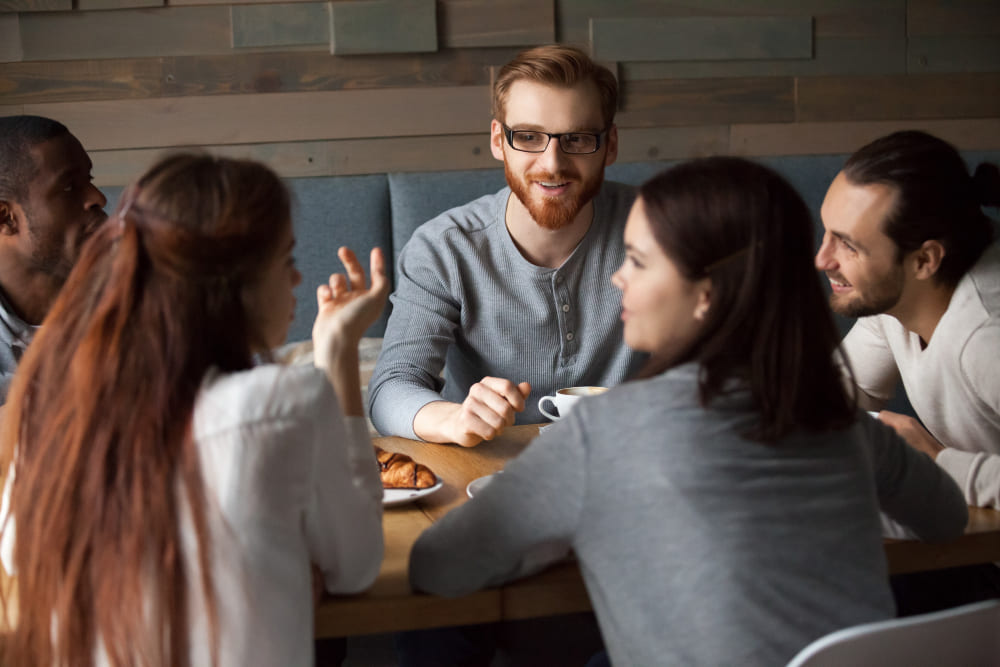 grupo de trabajo hablando